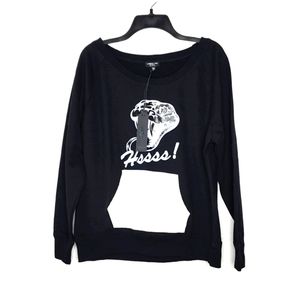 Rocawear sweatshirt with faux leather pocket New with tags size large🔥 5/$25